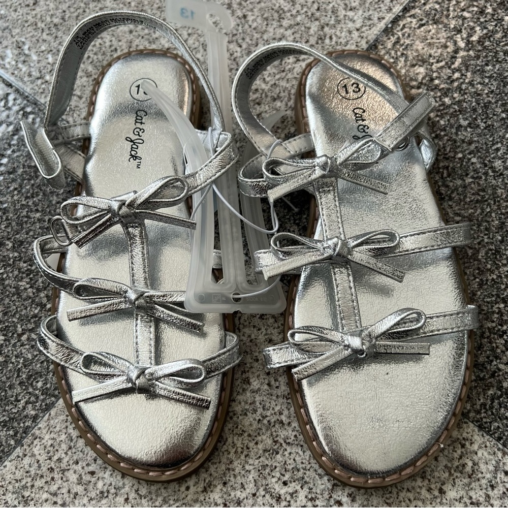 Cat & Jack Girl's Aria Bow Sandals in Silver- Size 13